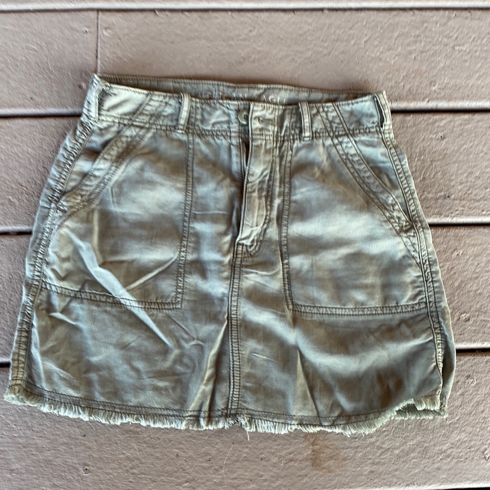 American Eagle camo green skirt